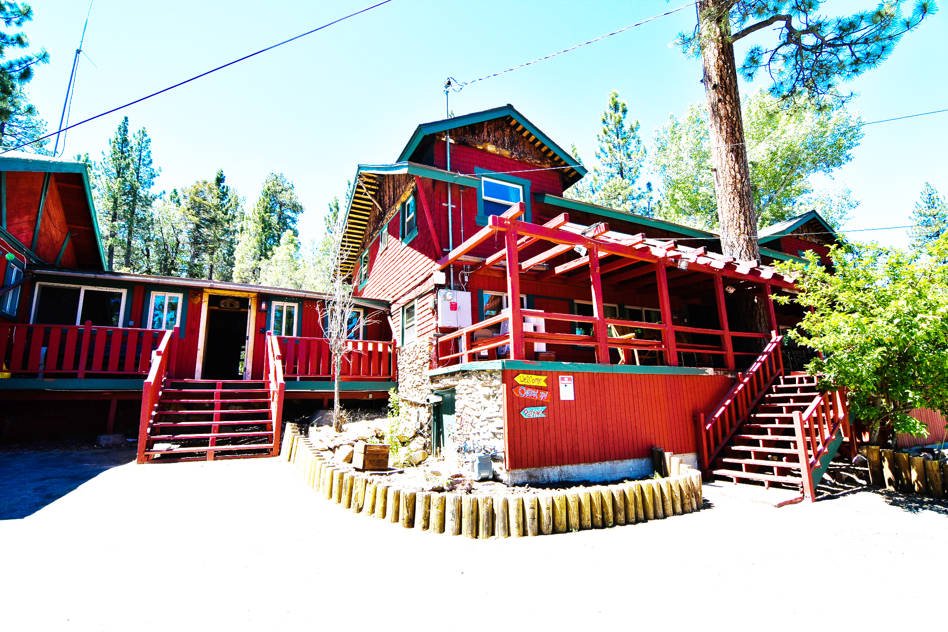 ITH BIG BEAR HOSTEL