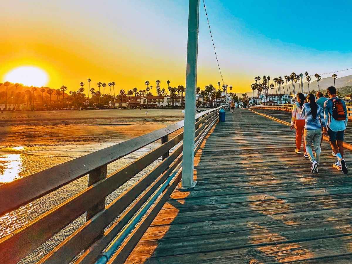 santa-barbara-hostel-walking tour